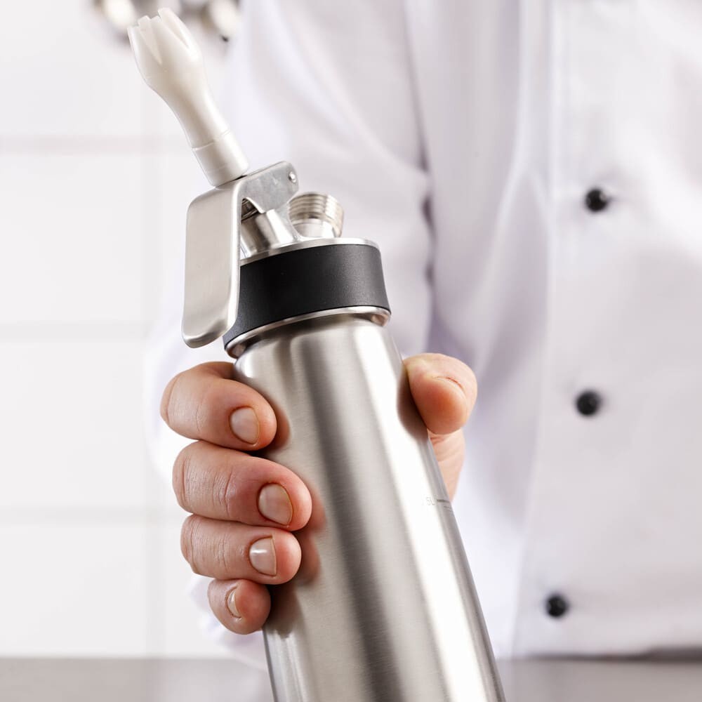 Garrafa Sifão Culinária 500ML Inox, Cream Profi  Profissional iSi, 10 anos de garantia. Prepare Chantilly puro, espumas, cremes aromatizados, sobremesas sofisticadas, para cafeterias, lanchonetes, sorveterias e confeitaria.